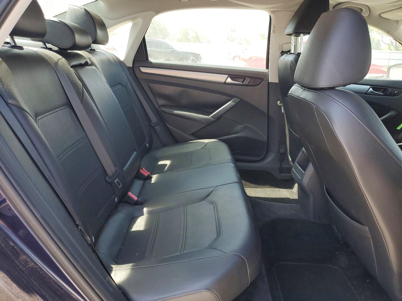 2015 Volkswagen Passat s VIN 1VWAT7A33FC041529 photo 10