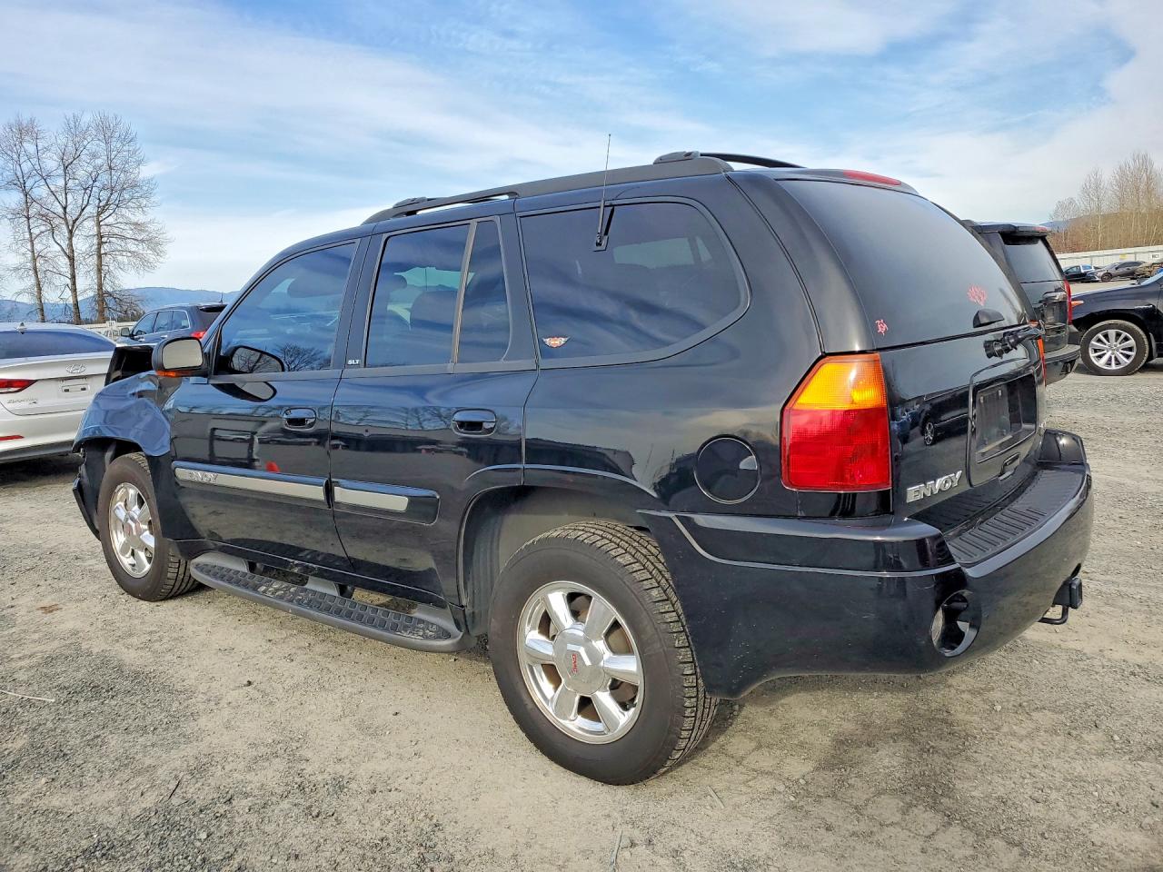 2003 GMC Envoy VIN 1GKDT13SX32290255 photo 2