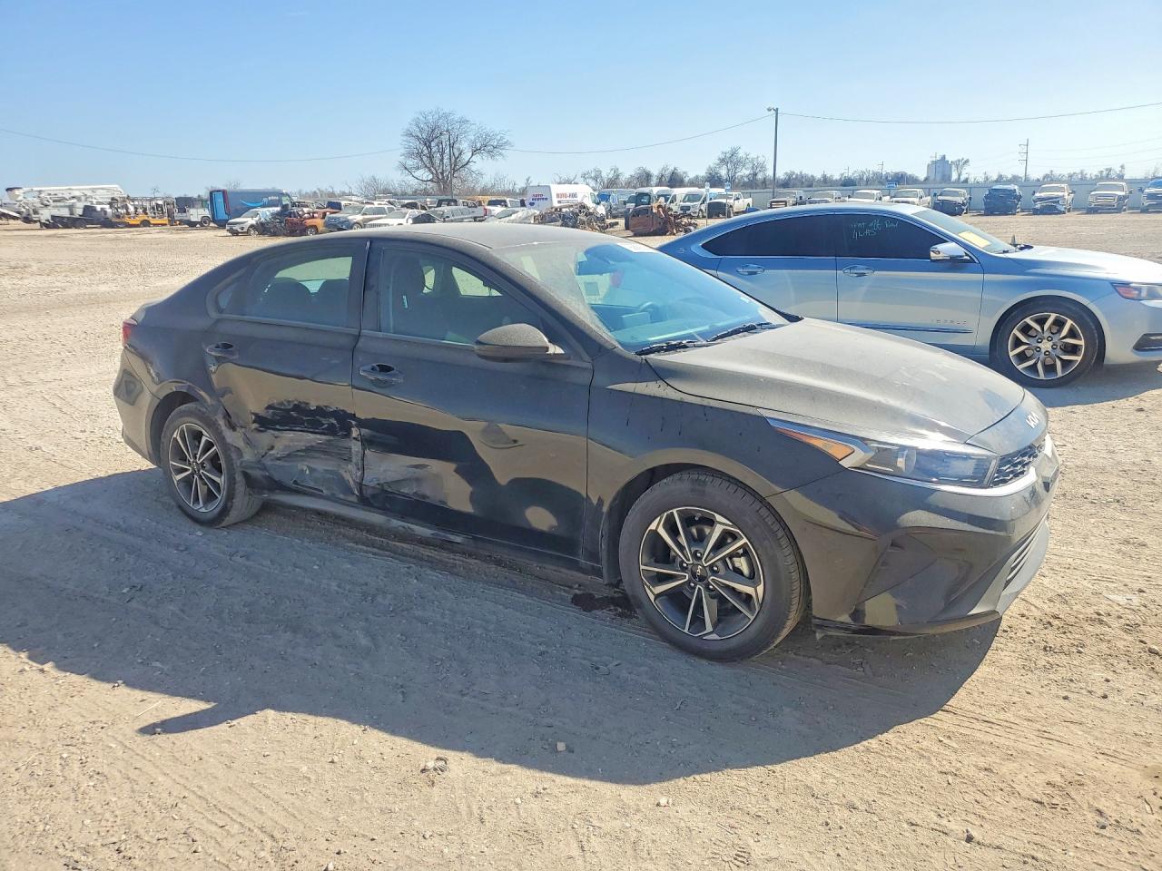 2023 Kia Forte lxs VIN 3KPF24AD7PE564582 photo 4