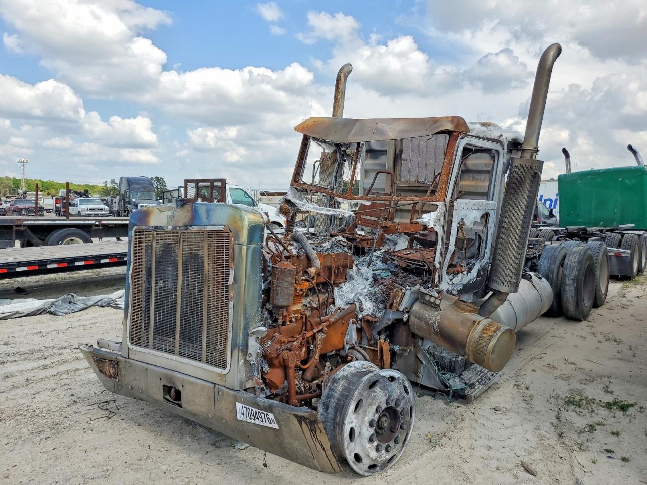 1999 PETERBILT All other VIN 1XPFDB9XXXD490832 photo 2