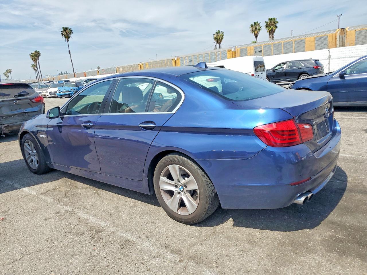 2013 BMW 5 series VIN WBAXH5C53DDW15830 photo 2