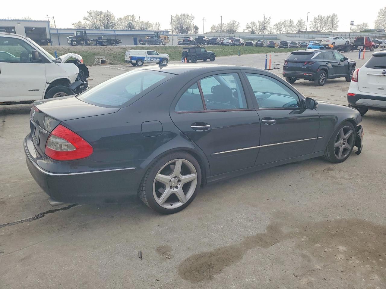 2009 Mercedes-Benz E-class VIN WDBUF56XX9B368736 photo 3