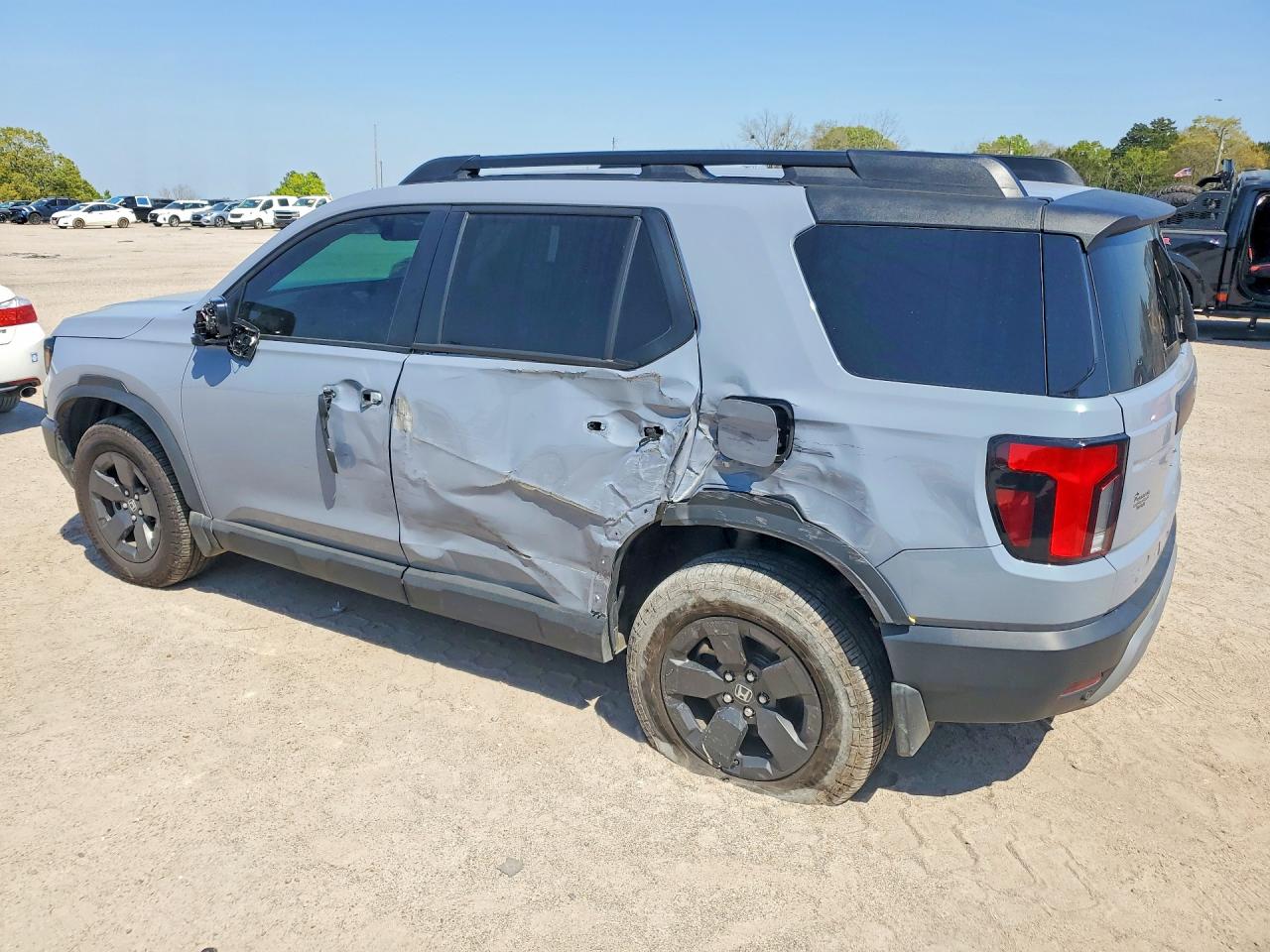 2026 Honda Passport VIN 5FNYF9H36TB011174 photo 2