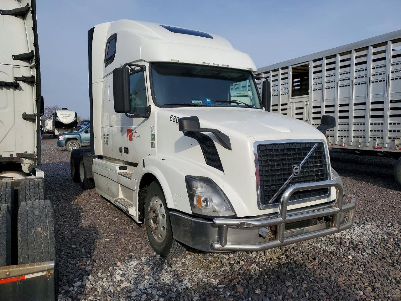 2011 Volvo Vn VIN 4V4NC9EJXBN297601 photo 1