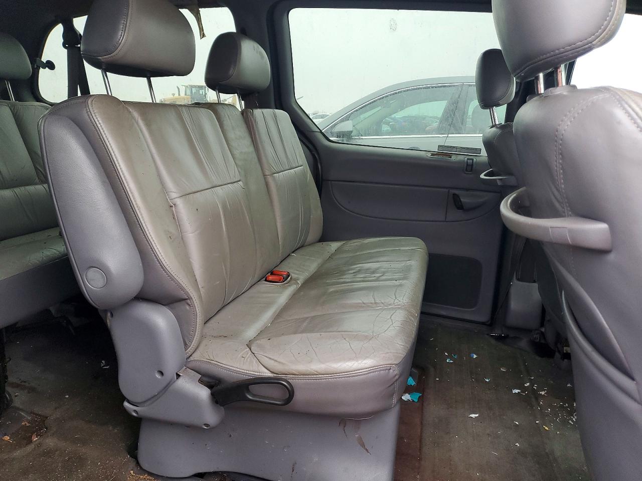 1998 Chrysler Minivan VIN 1C4GP64L4WB510270 photo 10