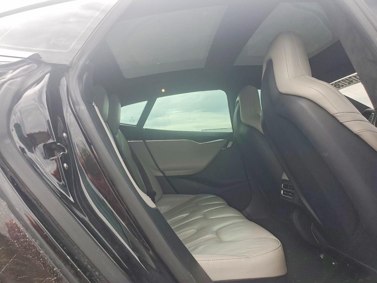 2015 Tesla Model s VIN 5YJSA1E43FF118352 photo 10