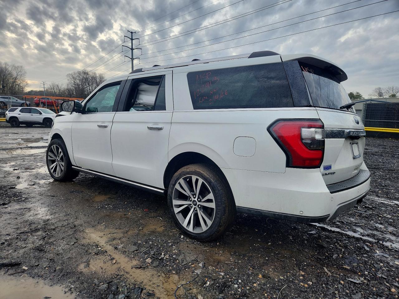2021 Ford Expedition VIN 1FMJK2AT0MEA60352 photo 2