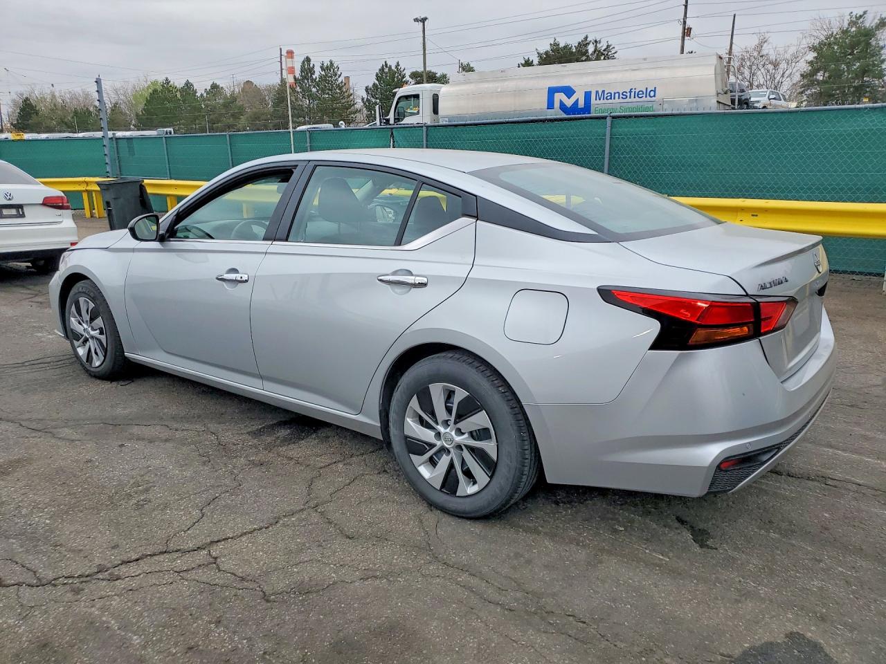 2024 Altima VIN 1N4BL4BV7RN379181 photo 2