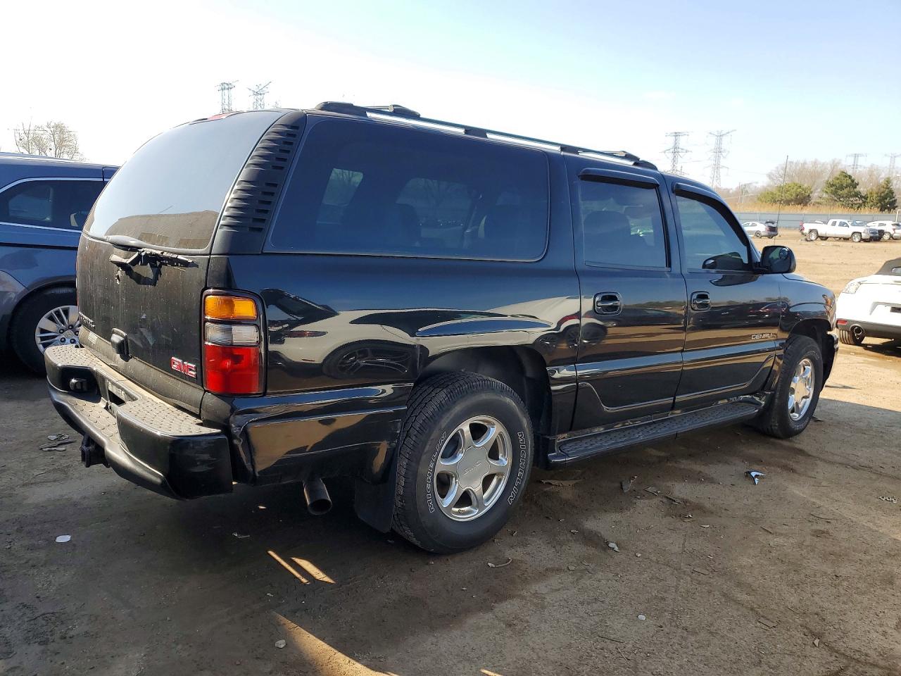 2005 GMC Yukon VIN 1GKFK66U35J212186 photo 3