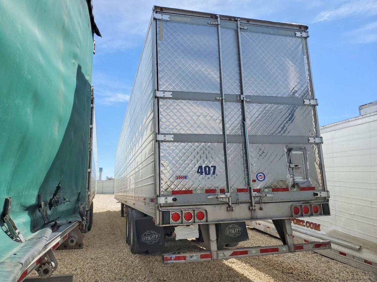 2021 UTILITY All models VIN 1UYVS2536M2377619 photo 3