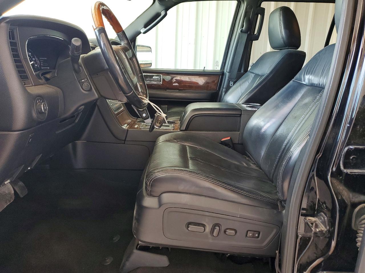 2016 Lincoln Navigator VIN 5LMJJ3HT2GEL07645 photo 7