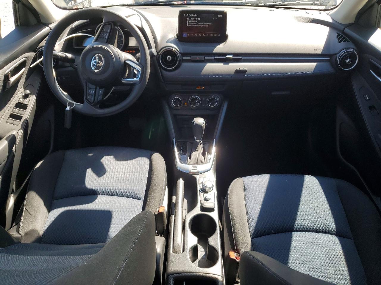 2020 Toyota Yaris VIN 3MYDLBJV0LY708159 photo 8
