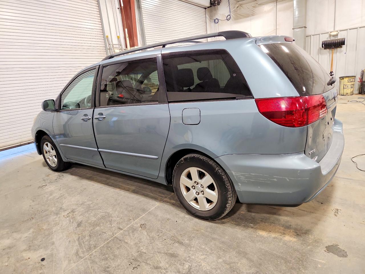 2005 TOYOTA Sienna VIN 5TDZA22C45S221404 photo 2