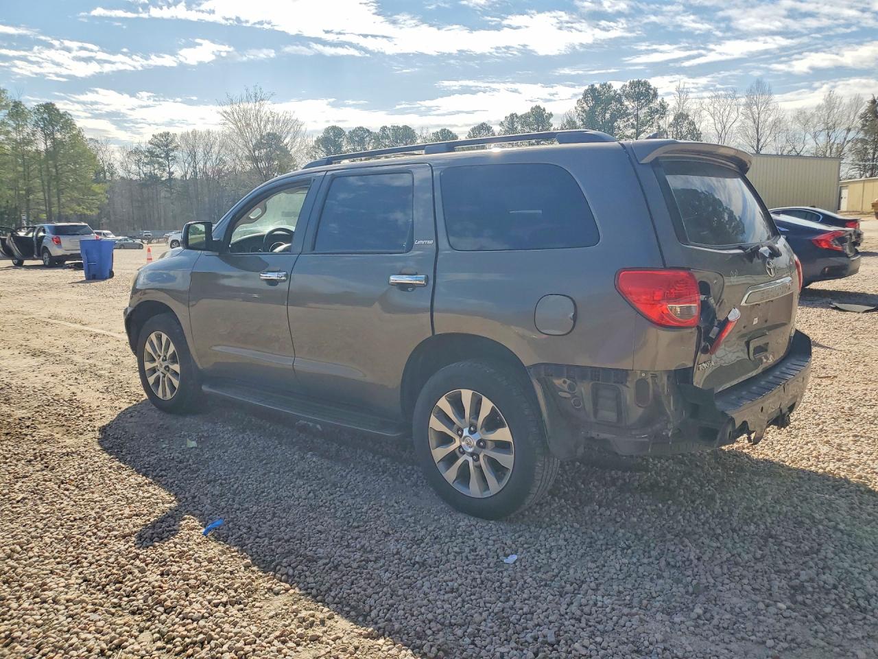 2010 Toyota Sequoia VIN 5TDJW5G10AS025428 photo 2
