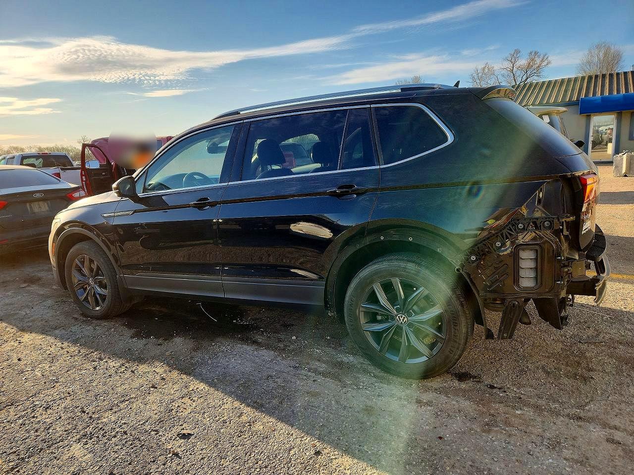 2022 Volkswagen Tiguan VIN 3VV2B7AX8NM089233 photo 2