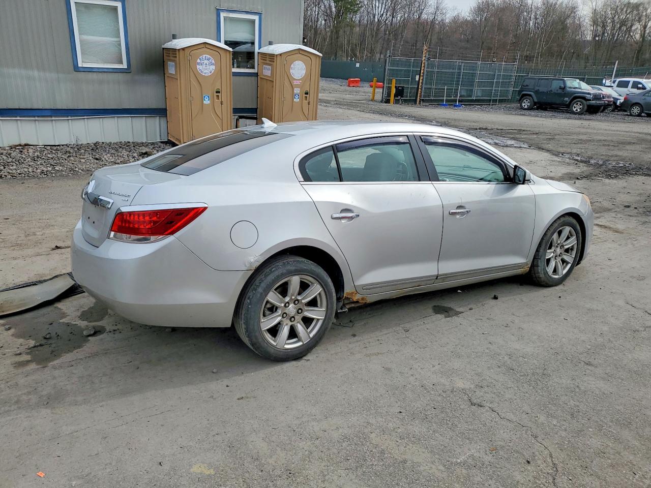 2010 Buick Lacrosse VIN 1G4GC5EG1AF118707 photo 3