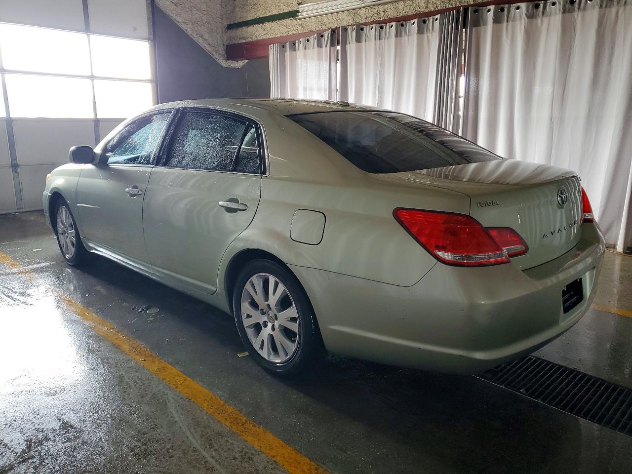 2010 Toyota Avalon VIN 4T1BK3DB8AU370246 photo 2