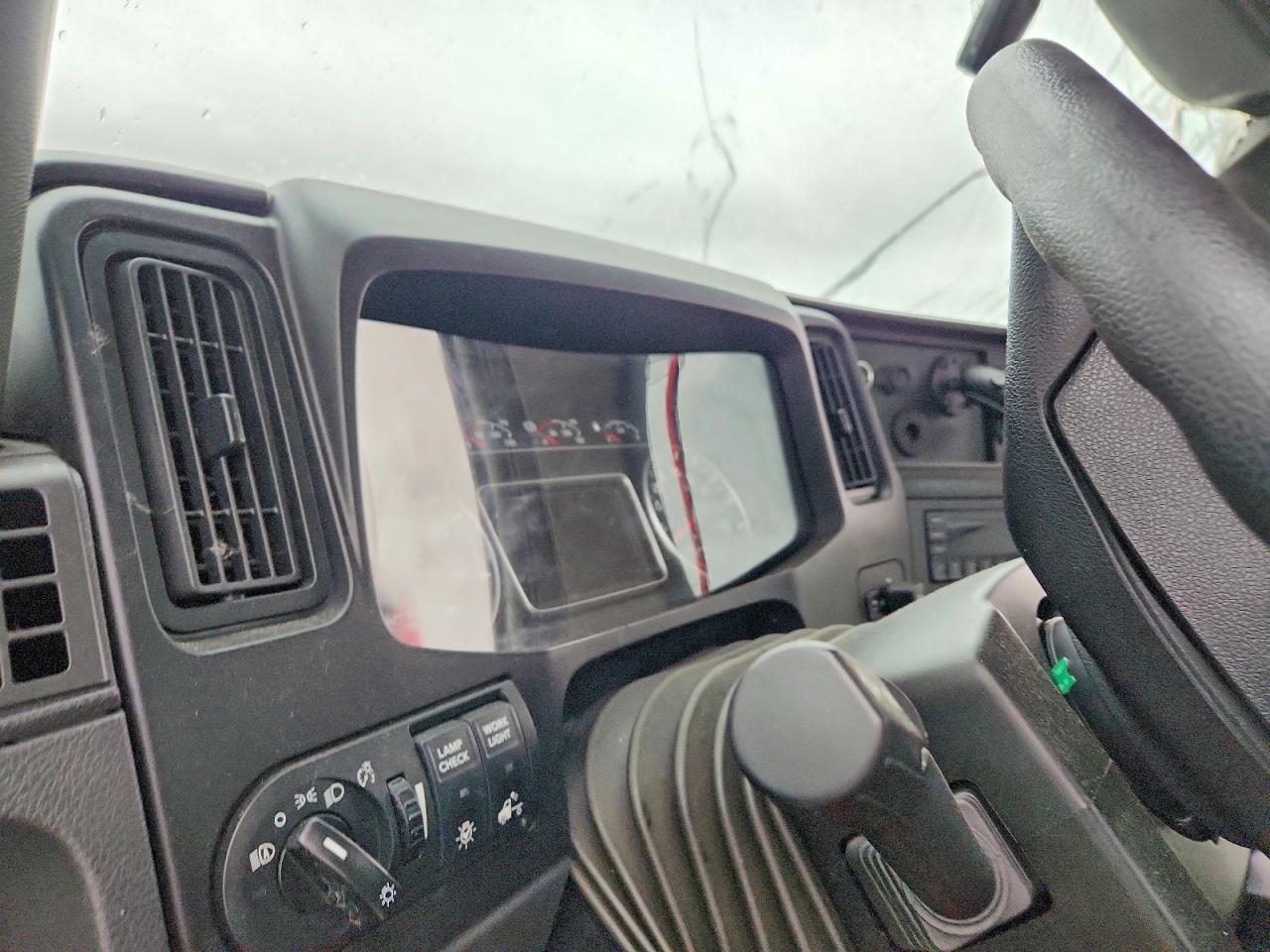 2025 International All models VIN 3HSDZTZR2SN152423 photo 8