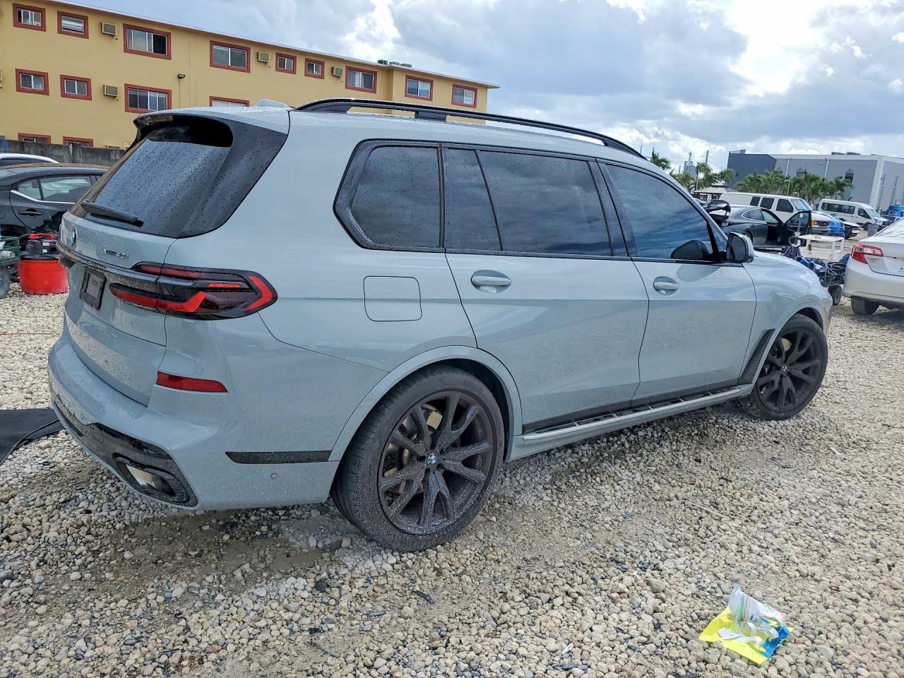 2025 BMW X7 VIN 5UX23EM0XS9Y68348 photo 3