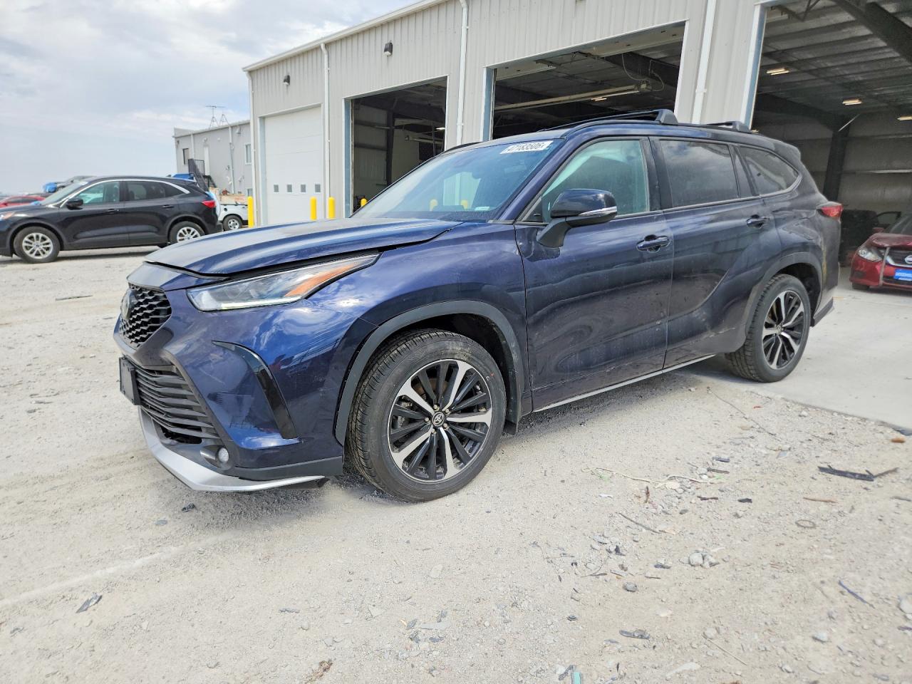 2022 Toyota Highlander VIN 5TDJZRBH8NS199921 photo 1
