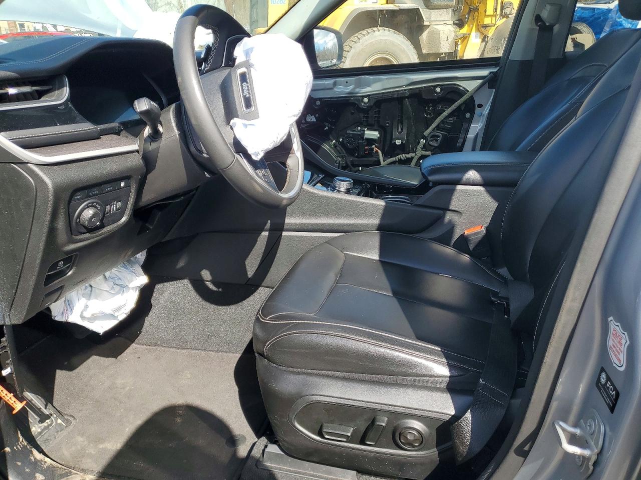 2023 Jeep Cherokee VIN 1C4RJYB60PC626080 photo 7