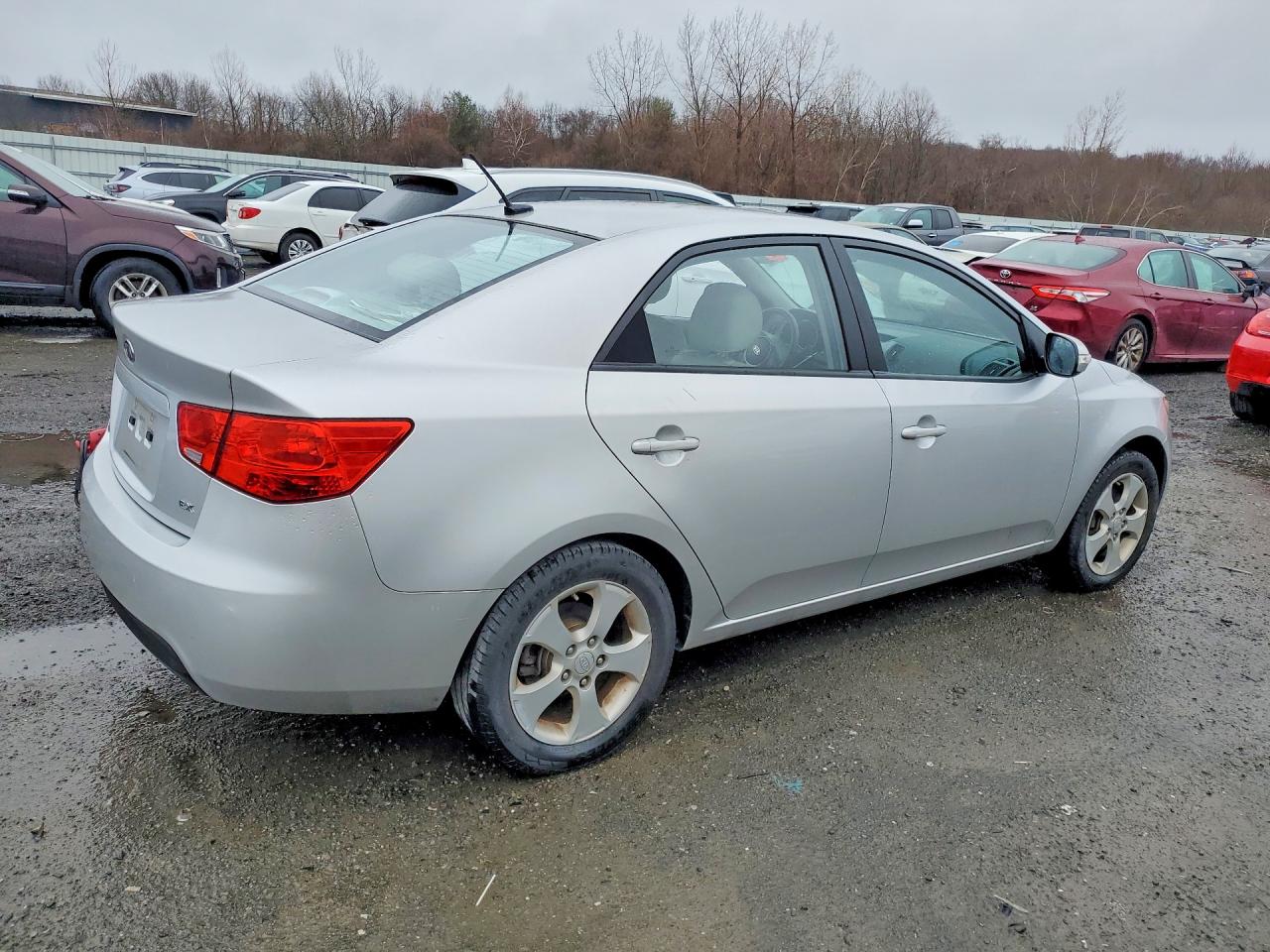2010 Kia Forte VIN KNAFU4A25A5110520 photo 3