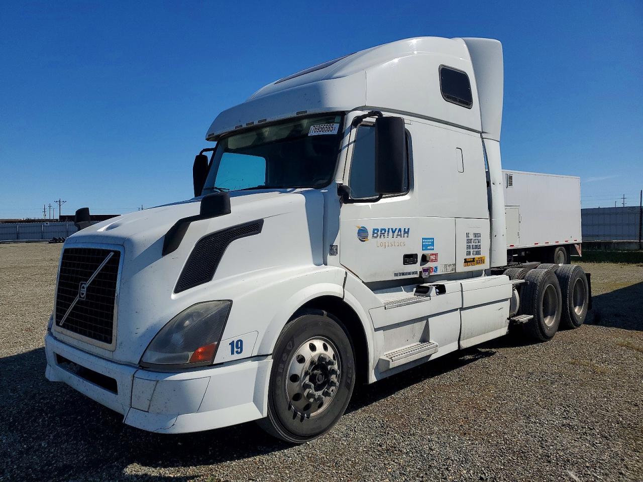 2014 Volvo Vn VIN 4V4NC9EH7EN174971 photo 2