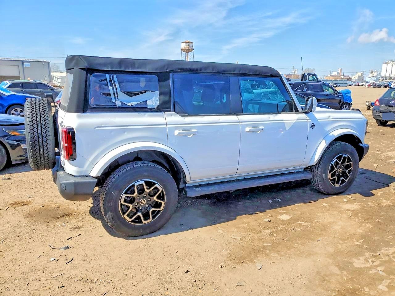 2023 Ford Bronco VIN 1FMDE5DHXPLB49763 photo 3