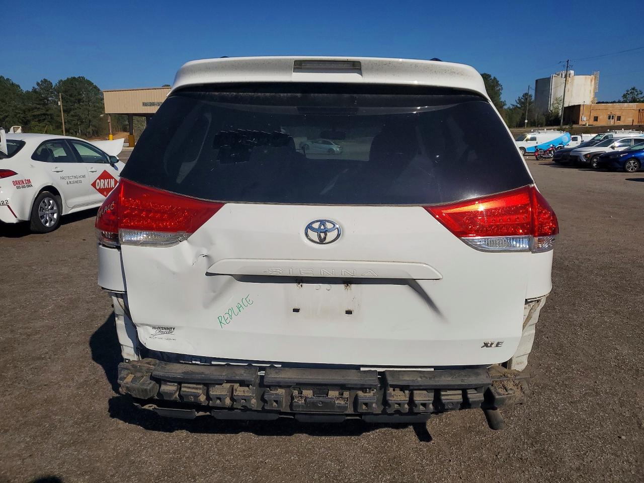 2014 Toyota Sienna VIN 5TDYK3DC4ES450354 photo 6