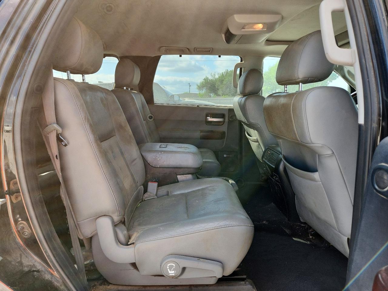 2013 Toyota Sequoia VIN 5TDYY5G12DS044396 photo 11
