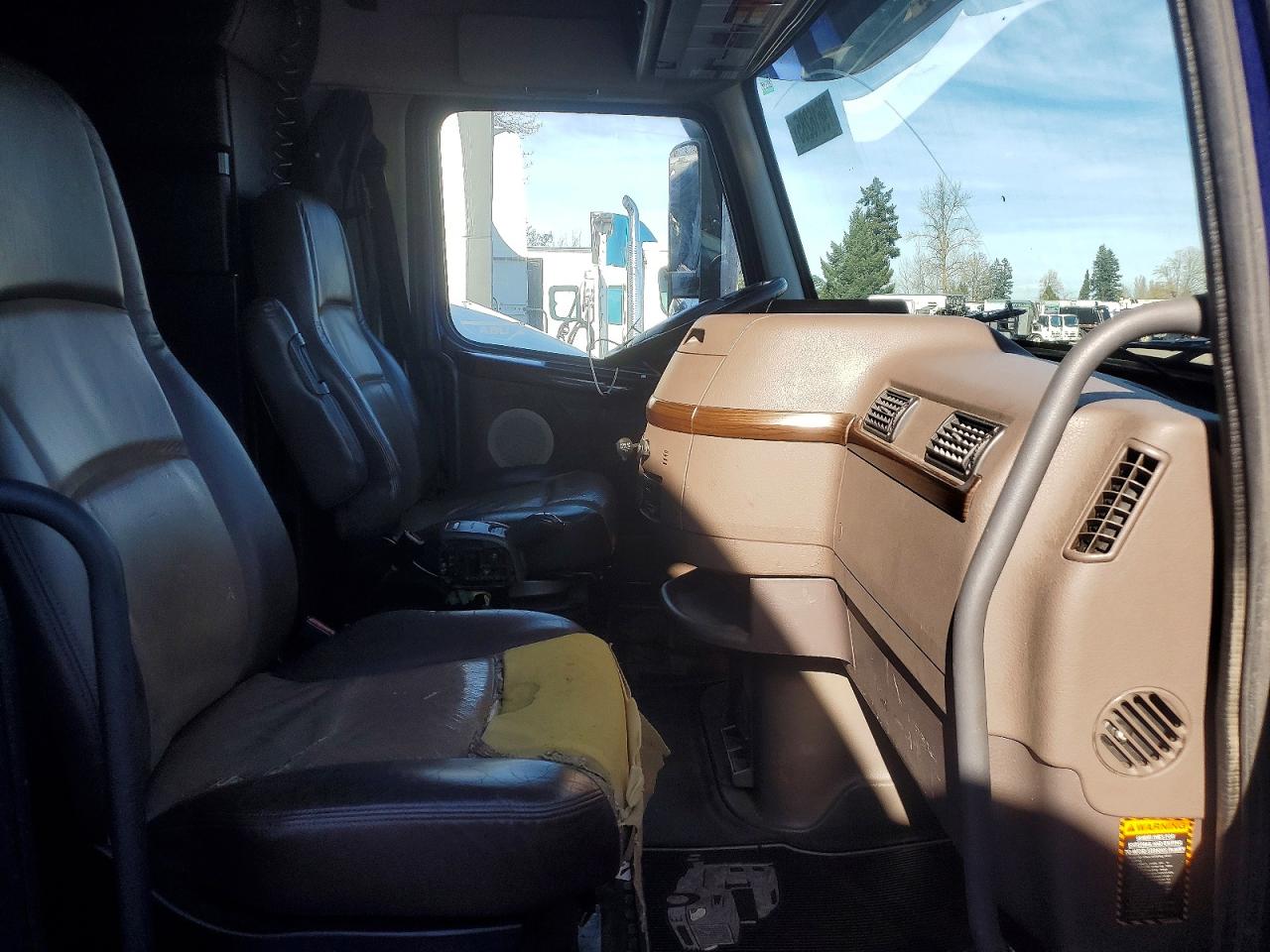 2018 Volvo Vn VIN 4V4NC9EJ1JN895588 photo 5