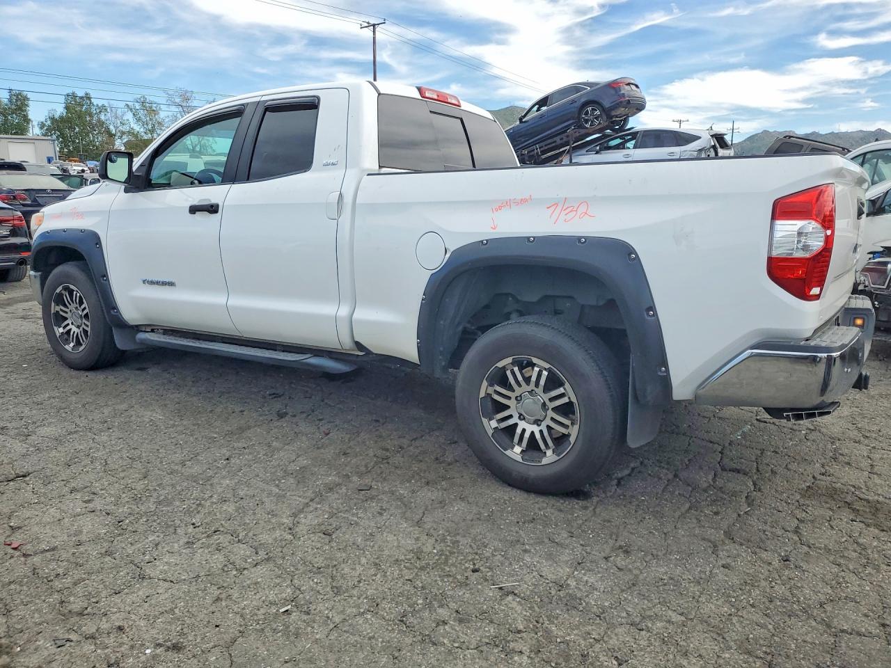2017 Toyota Tundra VIN 5TFRM5F16HX118596 photo 2