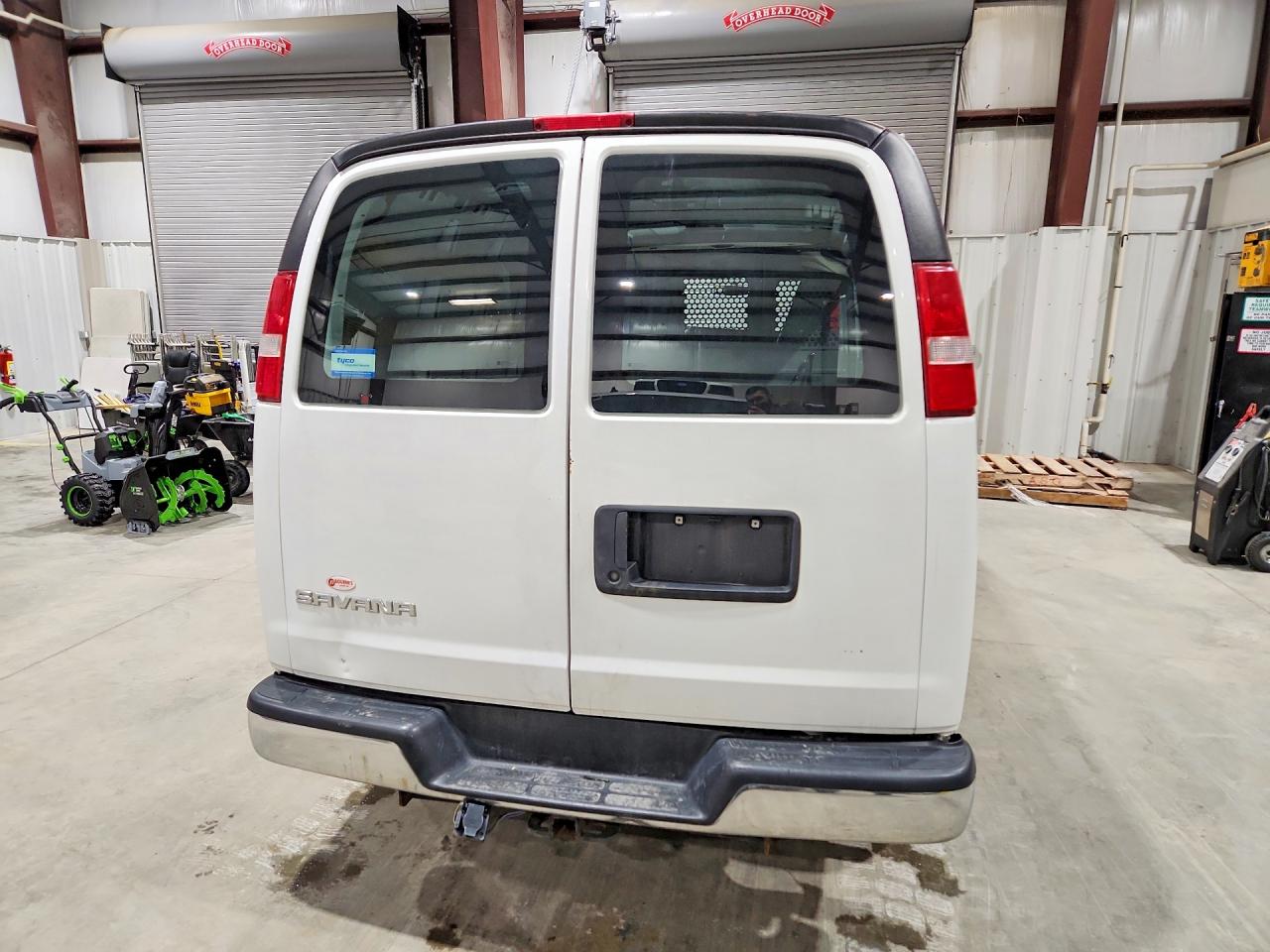 2017 GMC Savana VIN 1GTW7AFF9H1912347 photo 6