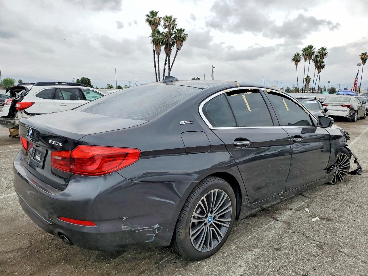 2018 BMW 5 series VIN WBAJA9C5XJB253424 photo 3