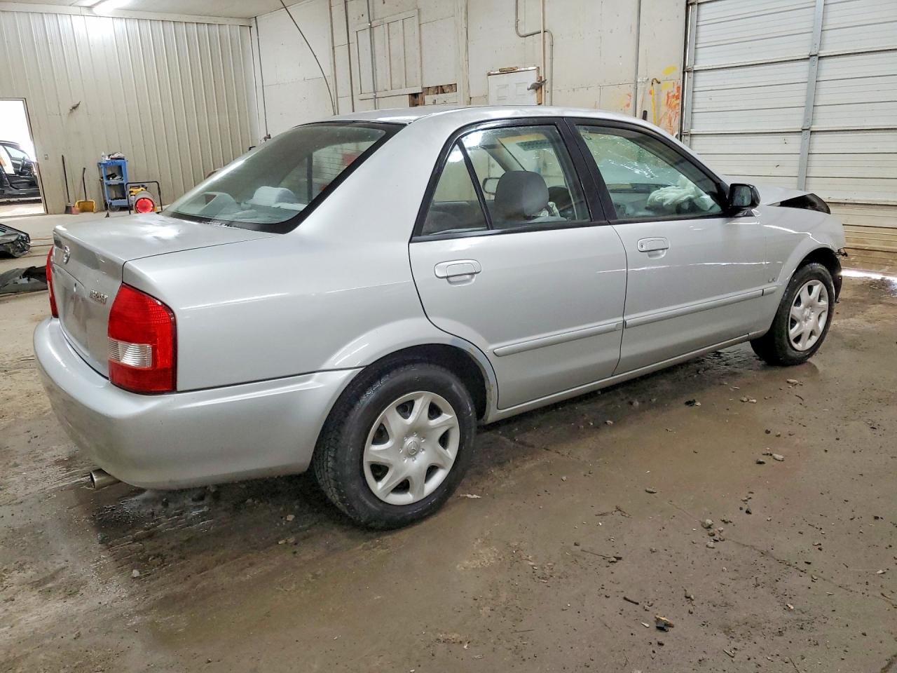 2000 Mazda Protege VIN JM1BJ222XY0297516 photo 3