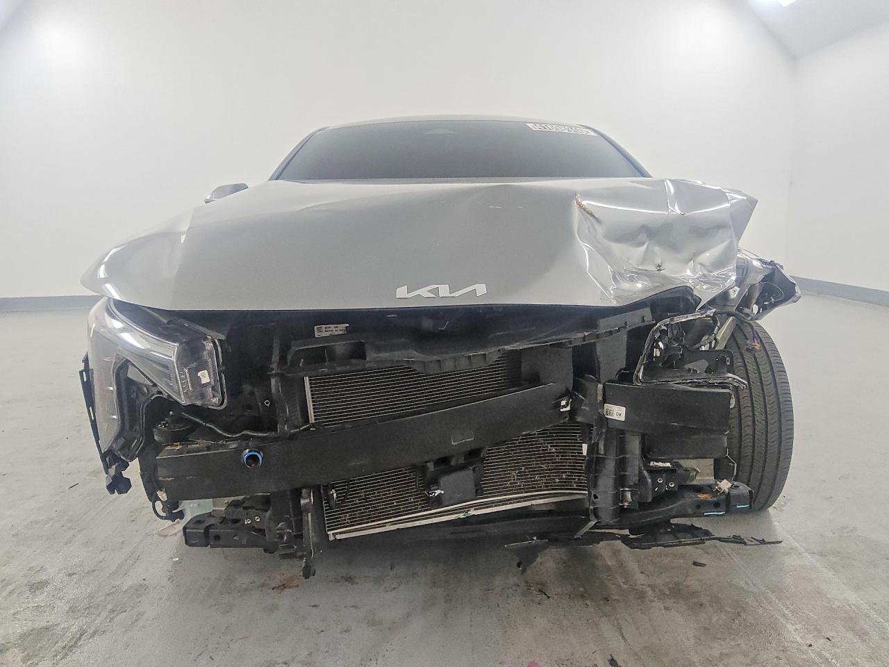 2025 Kia All other VIN 3KPFU4DE2SE144719 photo 5