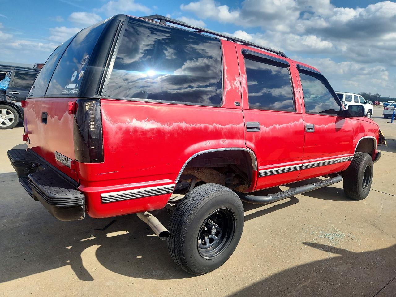 1997 Chevrolet Tahoe VIN 1GNEC13R6VJ435644 photo 3