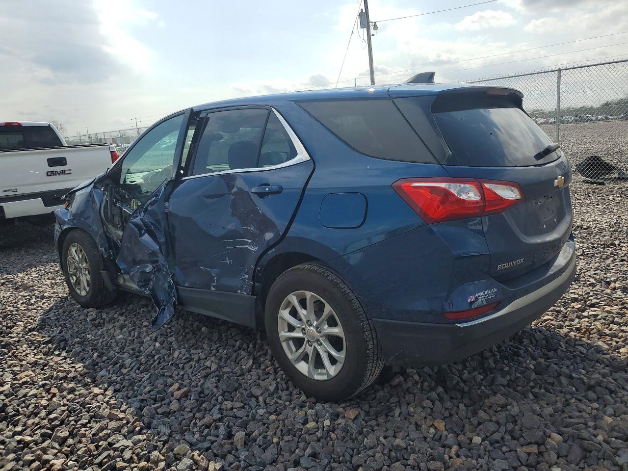 2019 Chevrolet Equinox VIN 2GNAXKEV8K6151122 photo 2