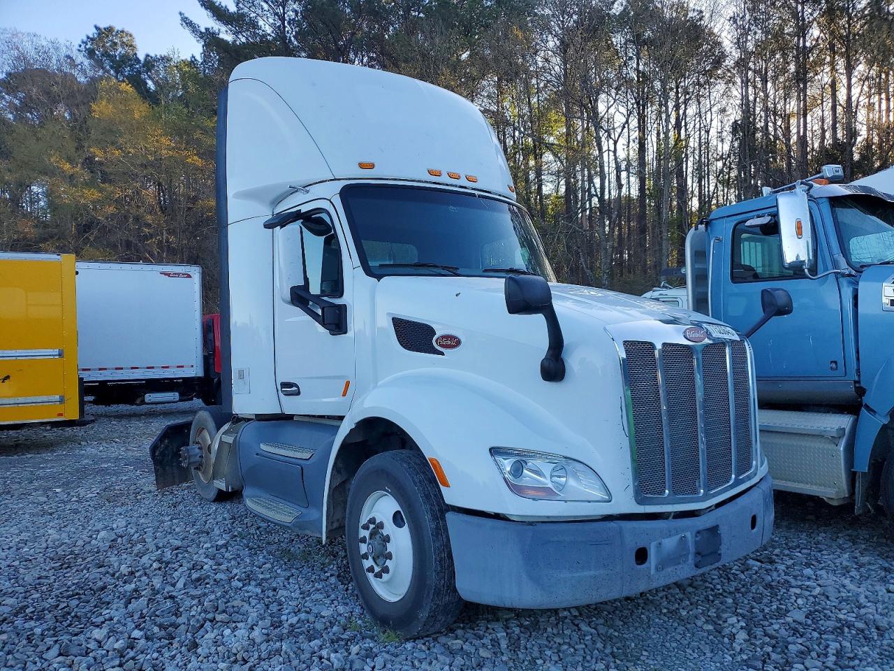 2017 PETERBILT All models VIN 1XPBA48X8HD428674 photo 1