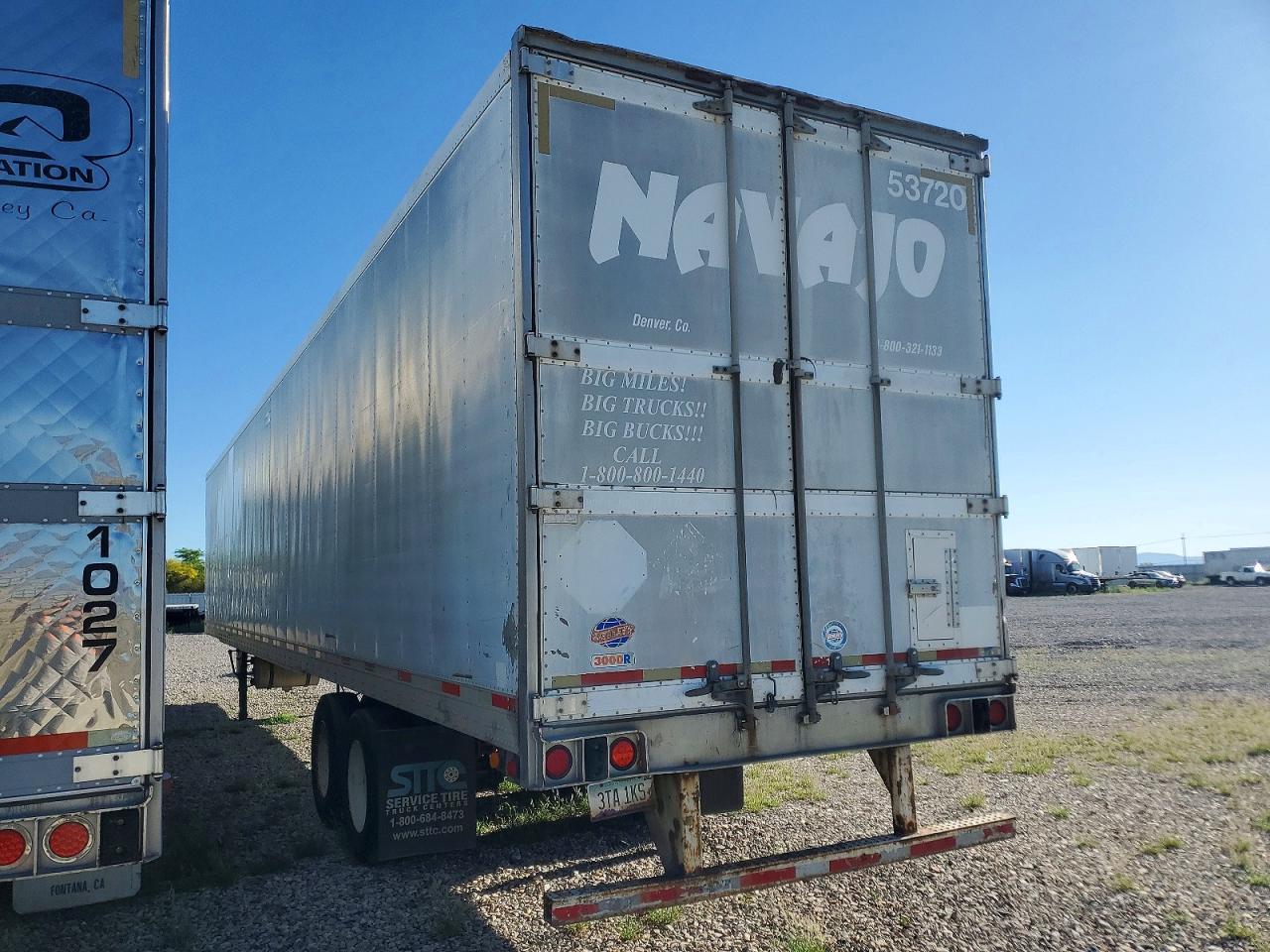 2002 UTILITY All models VIN 1UYVS25332U730920 photo 3