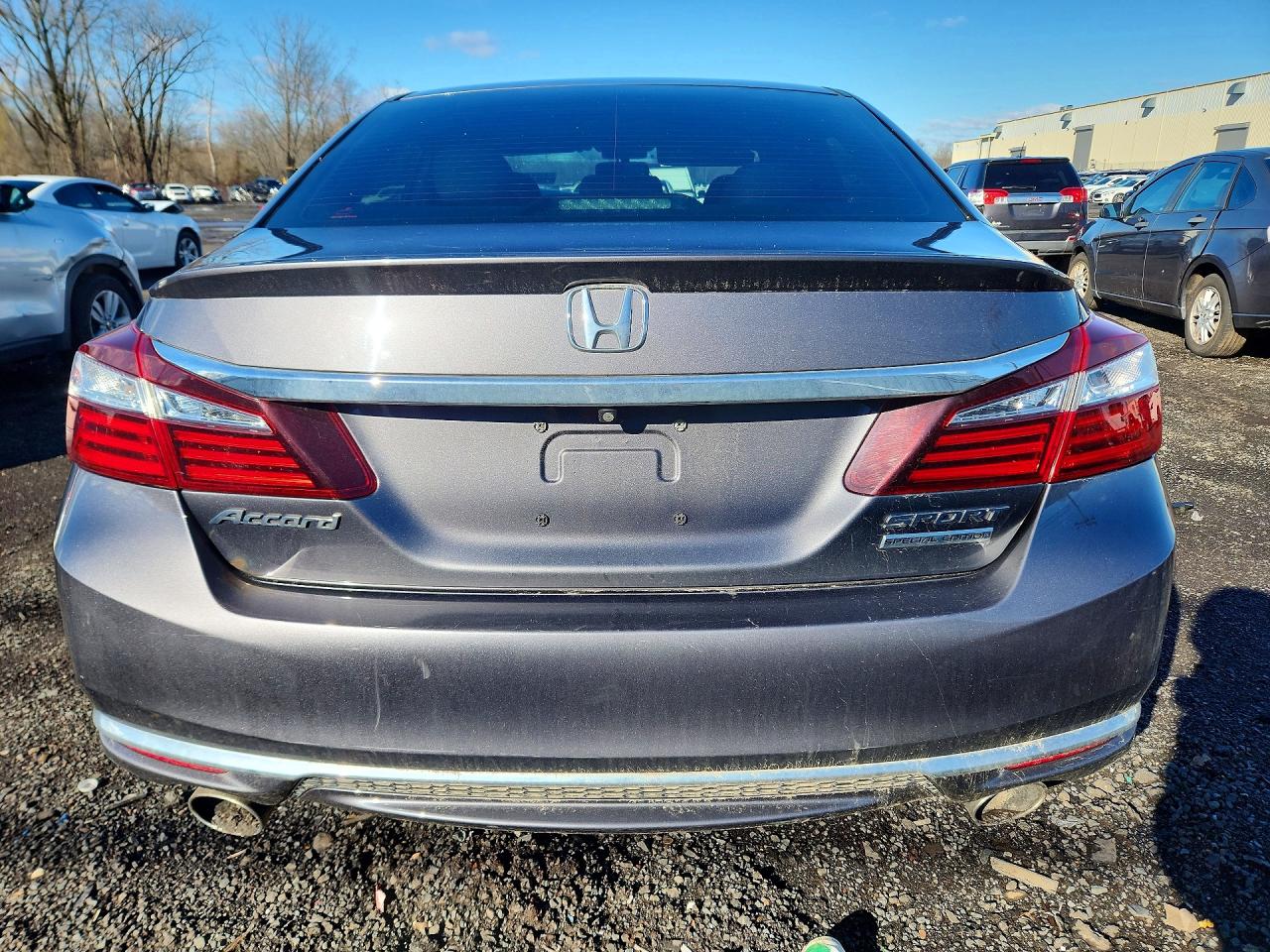 2017 Honda Accord VIN 1HGCR2F15HA015955 photo 6