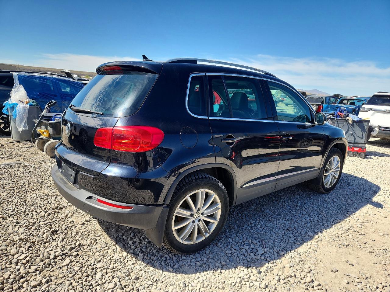 2015 VOLKSWAGEN Tiguan VIN WVGBV7AX1FW603250 photo 3