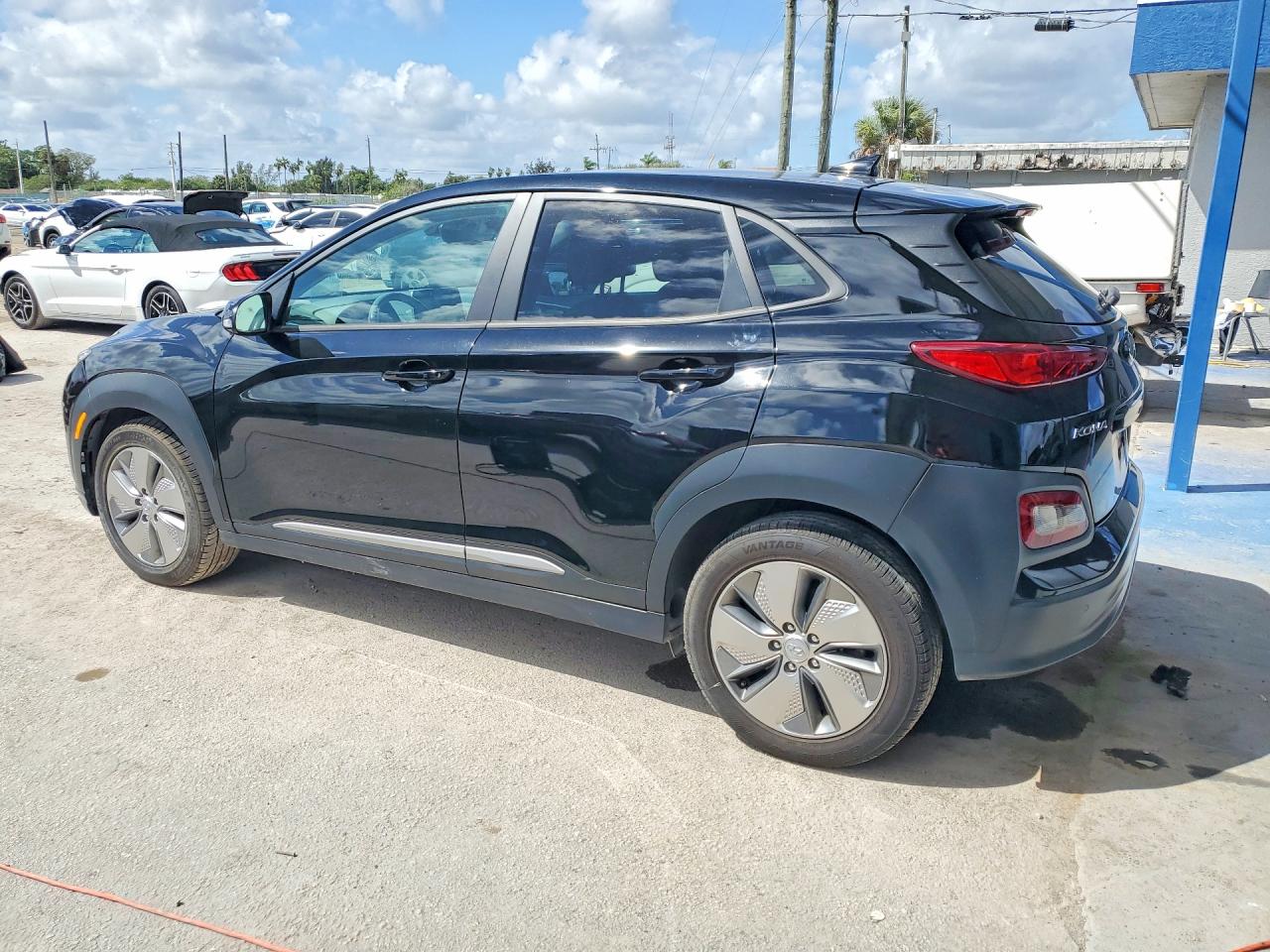 2021 Hyundai Kona electric VIN KM8K53AG3MU126872 photo 2
