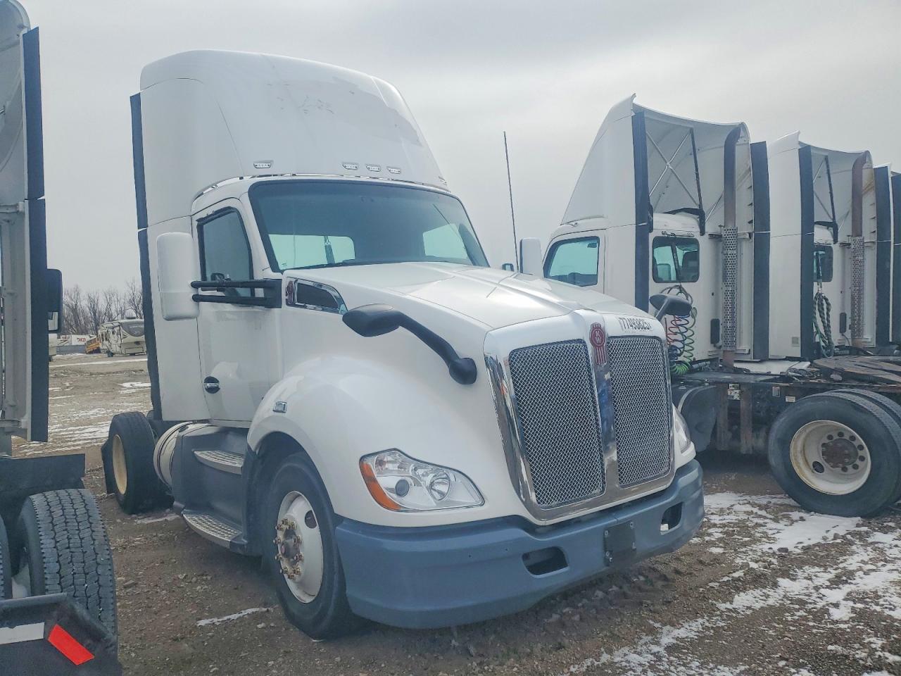 2015 KENWORTH All models VIN 1XKYA48X7FJ443701 photo 1