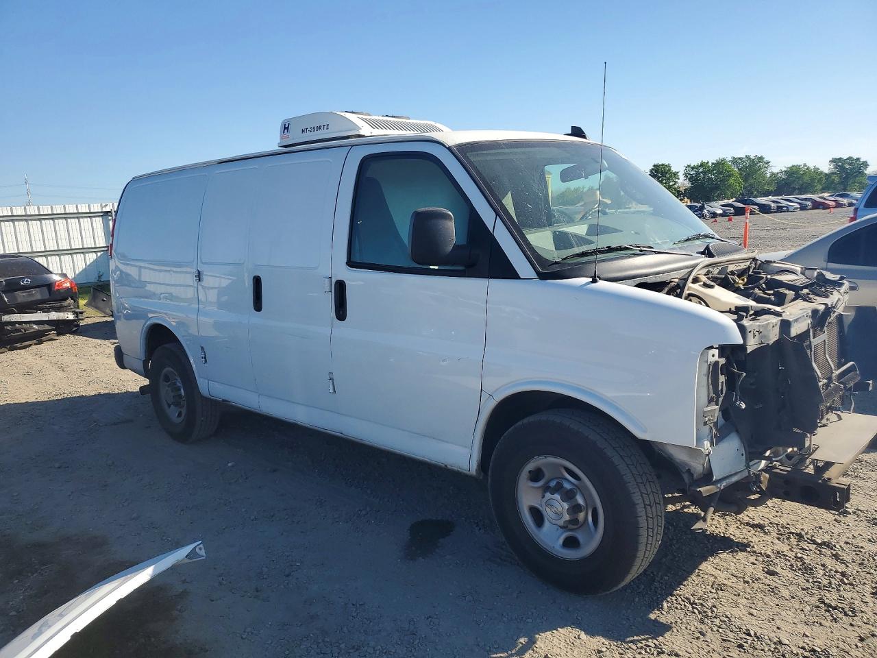 2019 CHEV Express VIN 1GCWGAFG3K1327750 photo 4