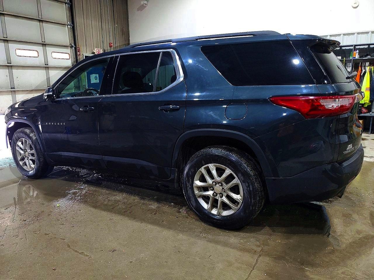 2019 Chevrolet Traverse VIN 1GNEVGKWXKJ222664 photo 2