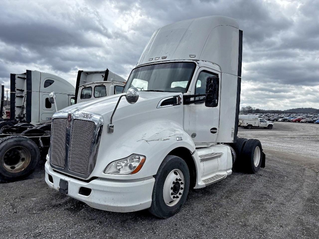 2014 KENWORTH All models VIN 1XKYA48X9EJ403201 photo 2