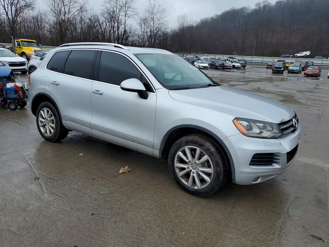 2014 Volkswagen Touareg VIN WVGEF9BP2ED015260 photo 4