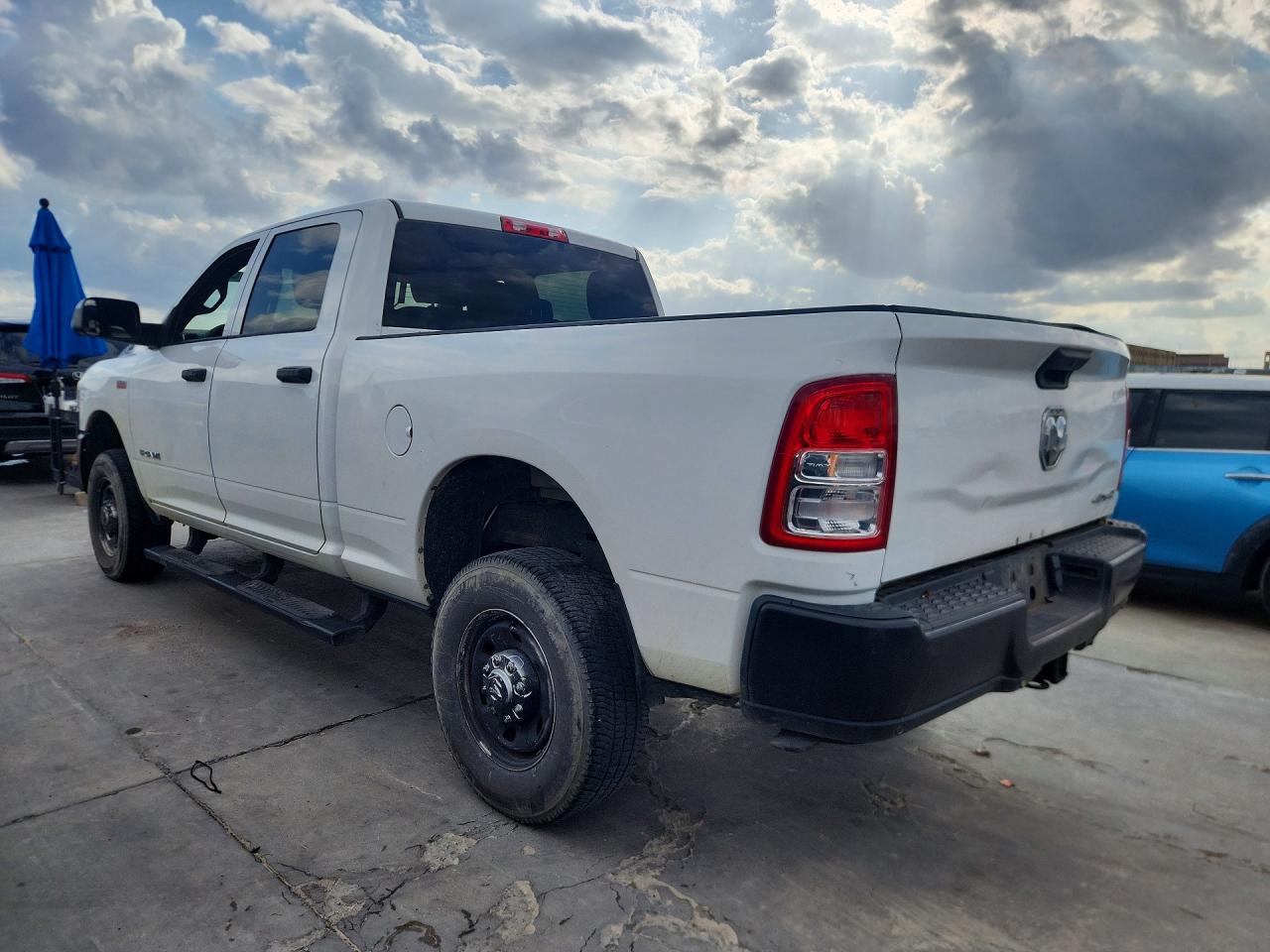 2022 Ram 2500 VIN 3C6UR5CJ6NG203137 photo 2