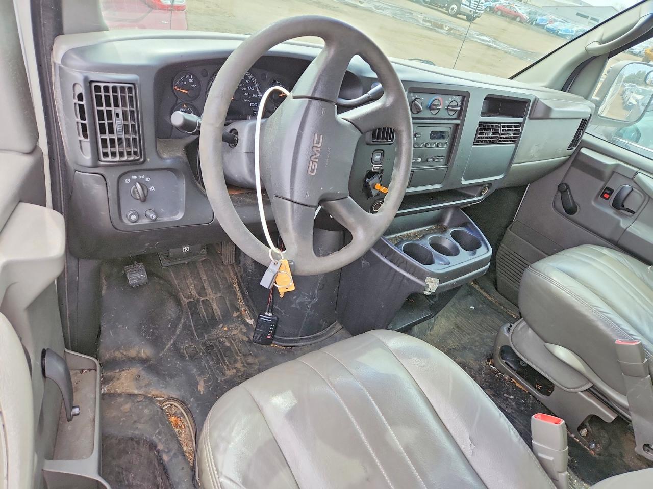 2004 GMC Savana VIN 1GTGG25V841114838 photo 8